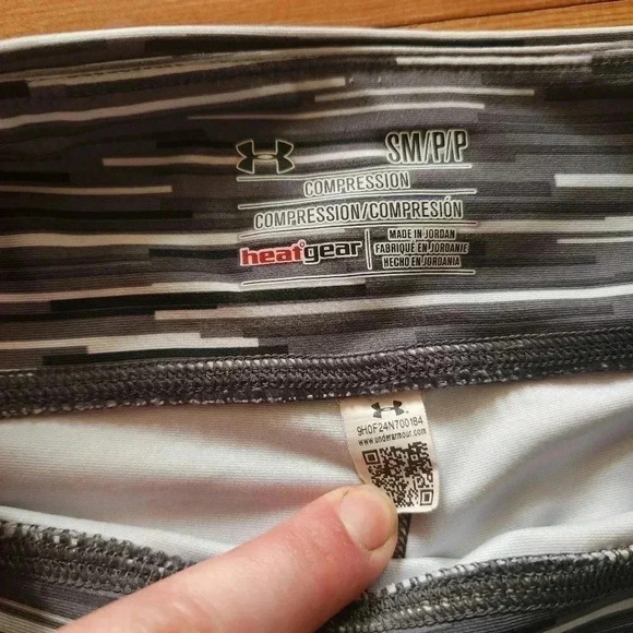 Under Armour Heatgear Cropped Compression Leggings - Small- Black White Grey - Picture 2 of 4